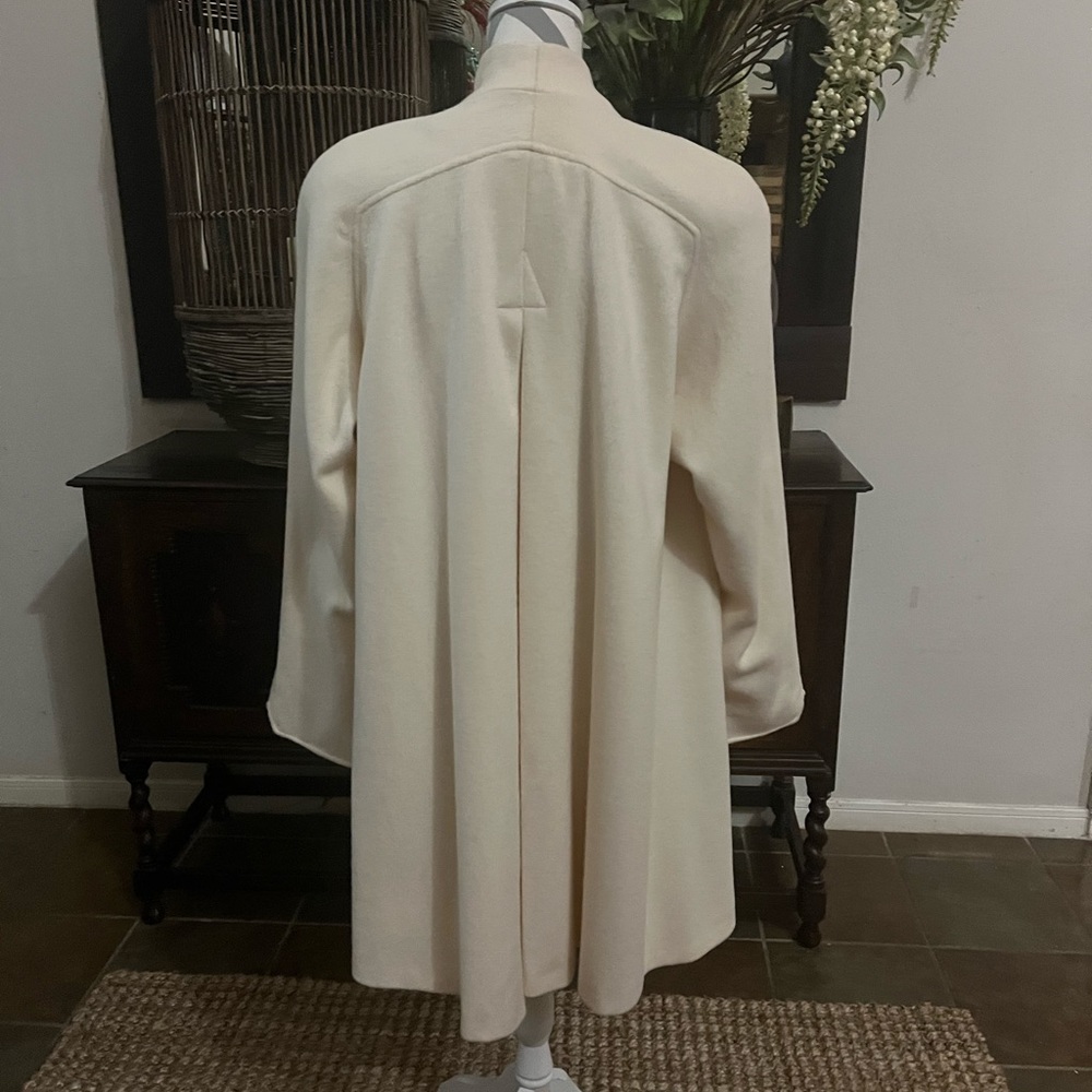 Woman’s coat - Picture 5 of 7